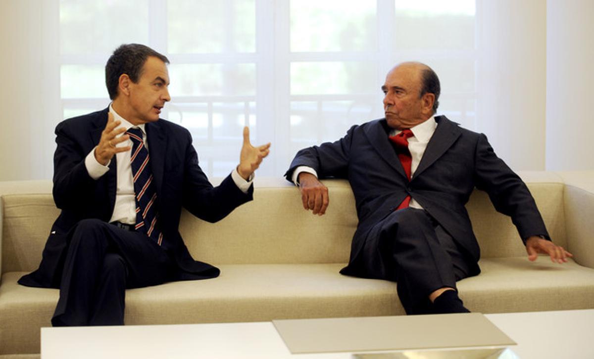José Luis Rodríguez Zapatero y Emilio Botín, durante una reunión de banqueros en la Moncloa, en el 2008.