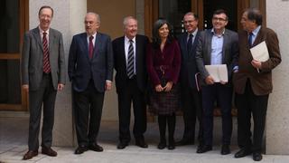 Un grupo de juristas propone incorporar una disposición sobre Catalunya en la Constitución
