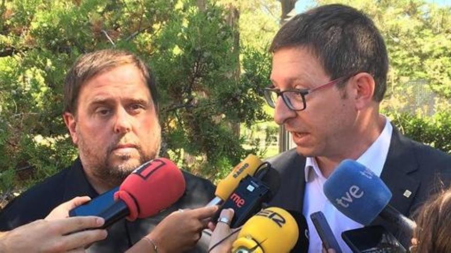 Oriol Junqueras junto a Carles Mundó.