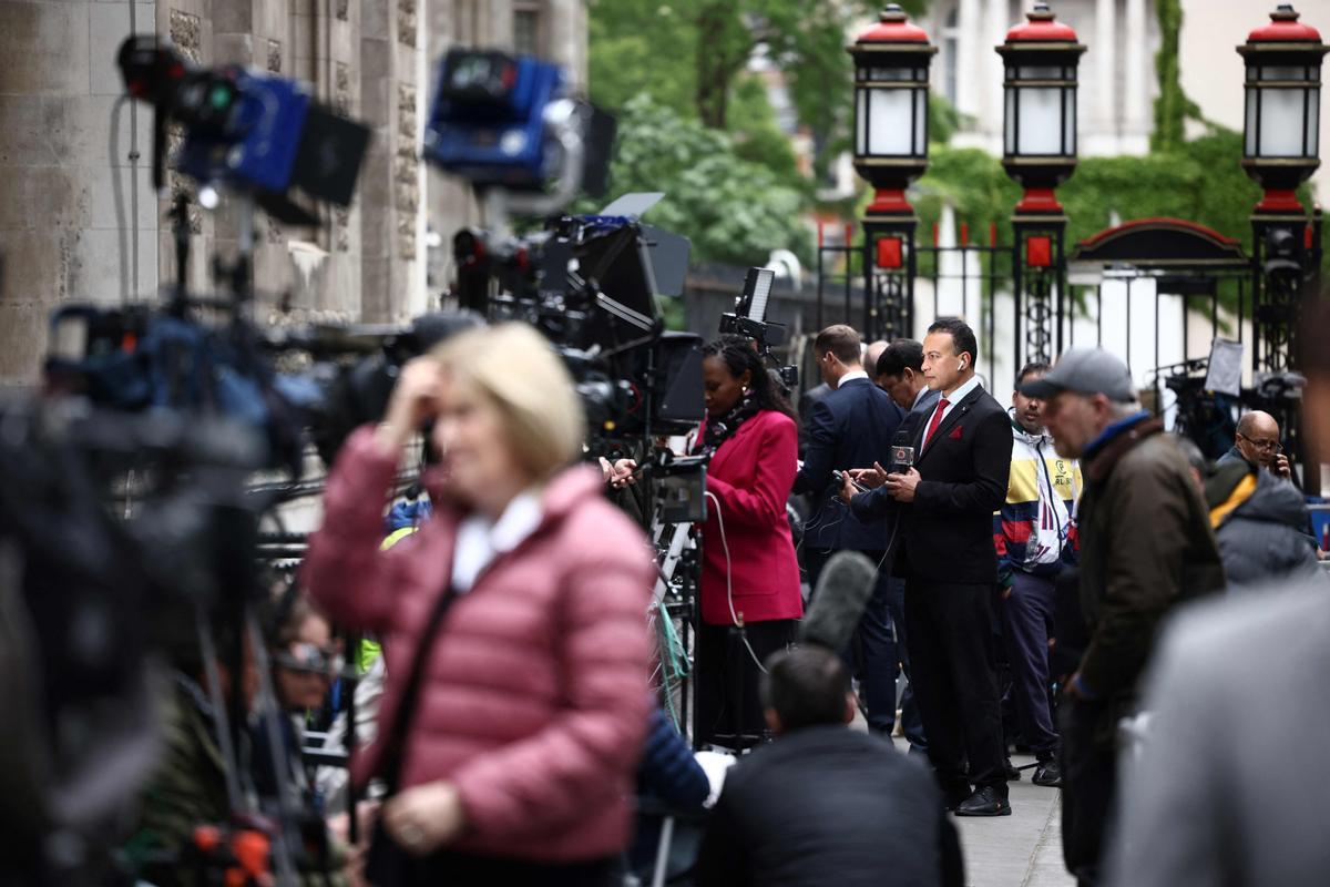 El príncipe Enrique testifica en Londres en el caso de los tabloides