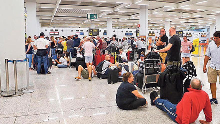 Miles de turistas británicos que se encuentran en Mallorca han perdido el vuelo que tenían contratado para volver a su país.