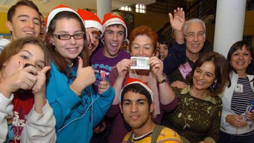 La alegría  se cuela  en dos institutos