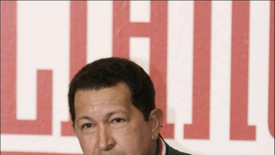 Fotografía cedida por el Palacio de Miraflores hoy, 10 de abril de 2008, del Presidente, Hugo Chávez,