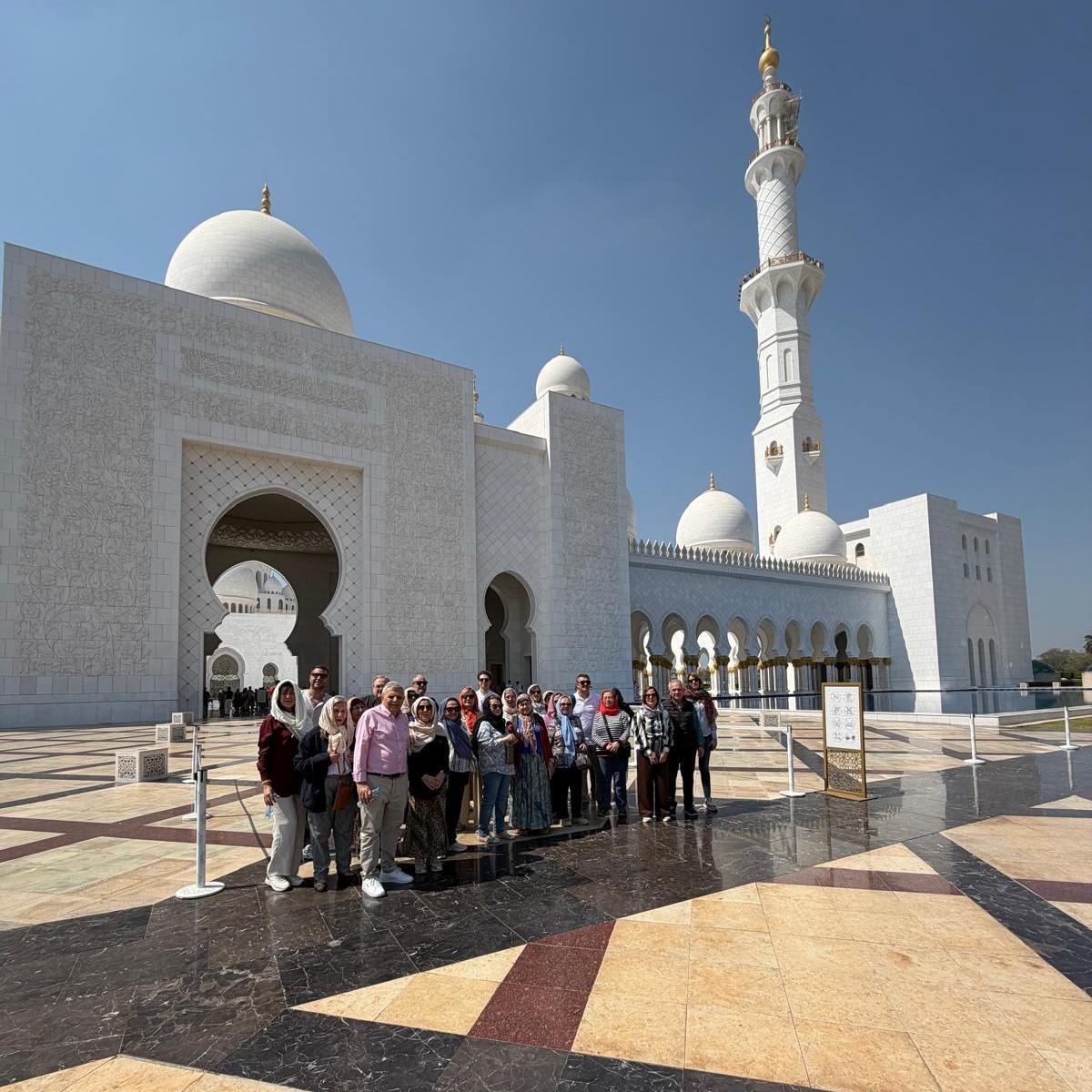 Grupo de montillanos en su viaje a Dubai.