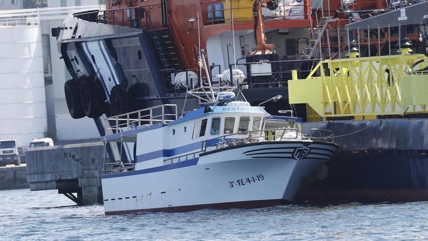 Detenidos cuatro tripulantes de un barco con 2.000 kilos de cocaína apresado frente a las islas Cíes