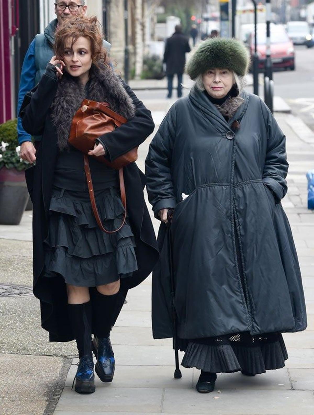Helena Bonham-Carter, de paseo con su madre