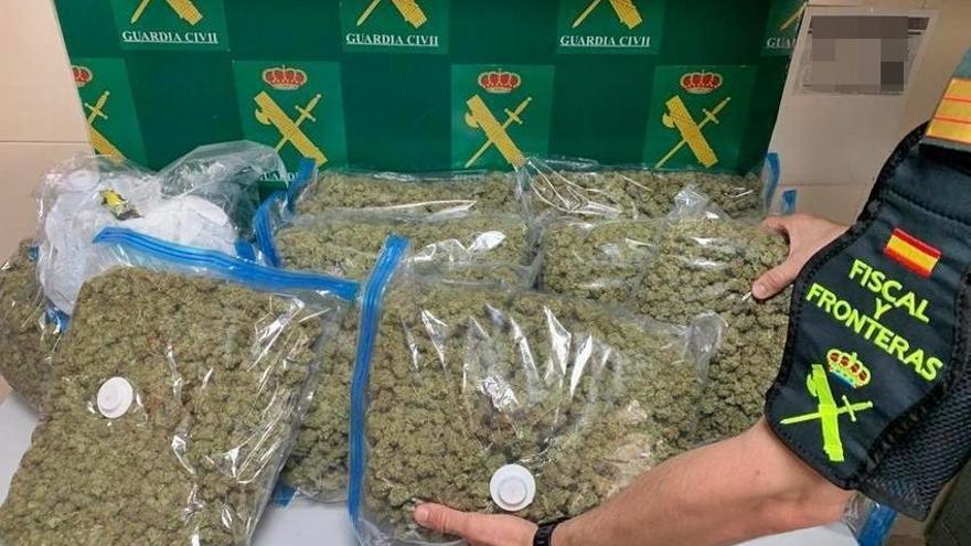 La Guardia Civil interviene 10 kilos de cogollos de marihuana en Villafranca de los Barros