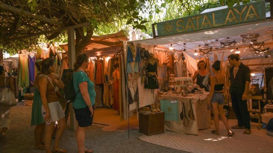 Mercadillo Las Dalias en Ibiza: «Nadie sabe cómo irá lo que queda de temporada»