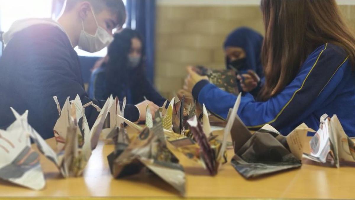 La confecció d’origamis també té una finalitat benèfica | LA SALLE FIGUERES
