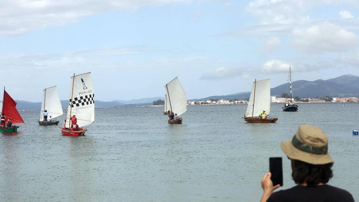 Embarcaciones tradicionales en la ría.