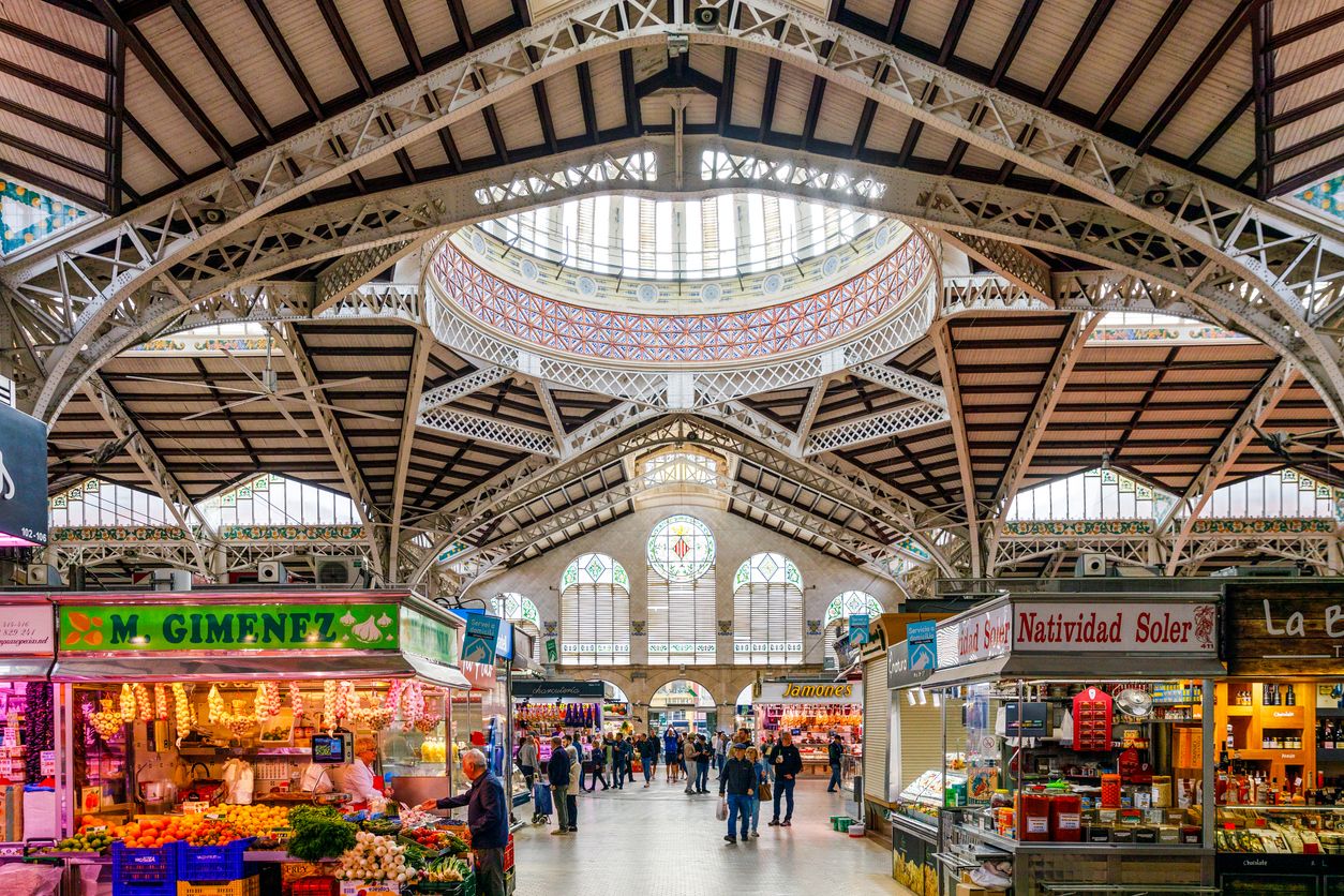 Además de precioso, es el mayor centro europeo de venta de productos frescos.