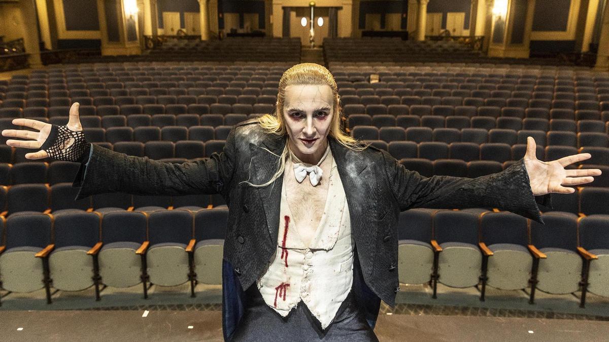 El actor protagonista de ‘The Rocky Horror Picture Show’ , Kristian Lavercombe, presenta el montaje en el teatro Coliseum.
