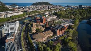 La escuela de negocios de la Universidad de Deusto cuenta con centros en San Sebastián, Bilbao y Madrid.