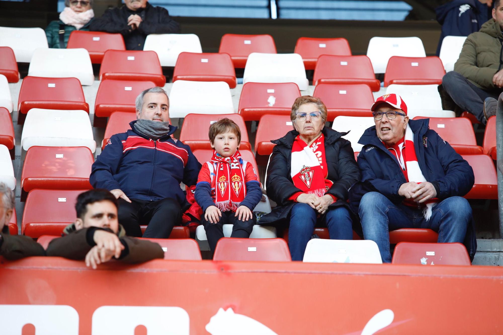 En imágenes: Así fue el Sporting-Huesca en El Molinón