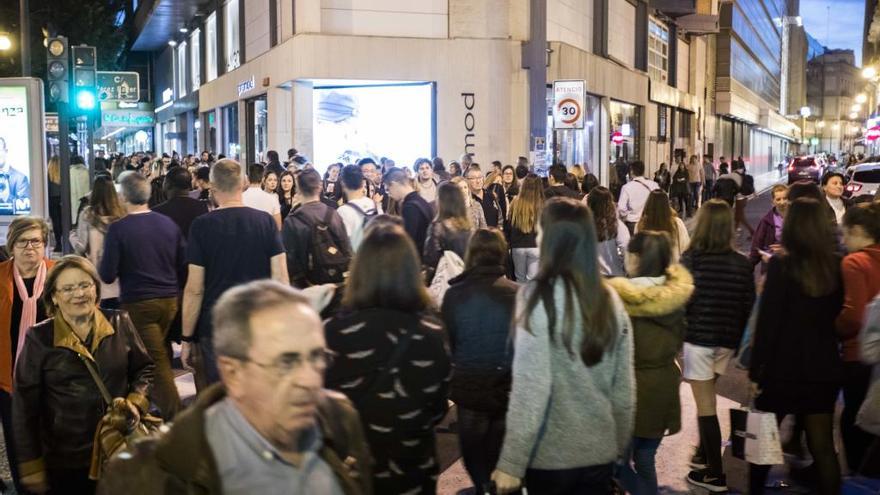 Gran afluencia a la Calle Colón