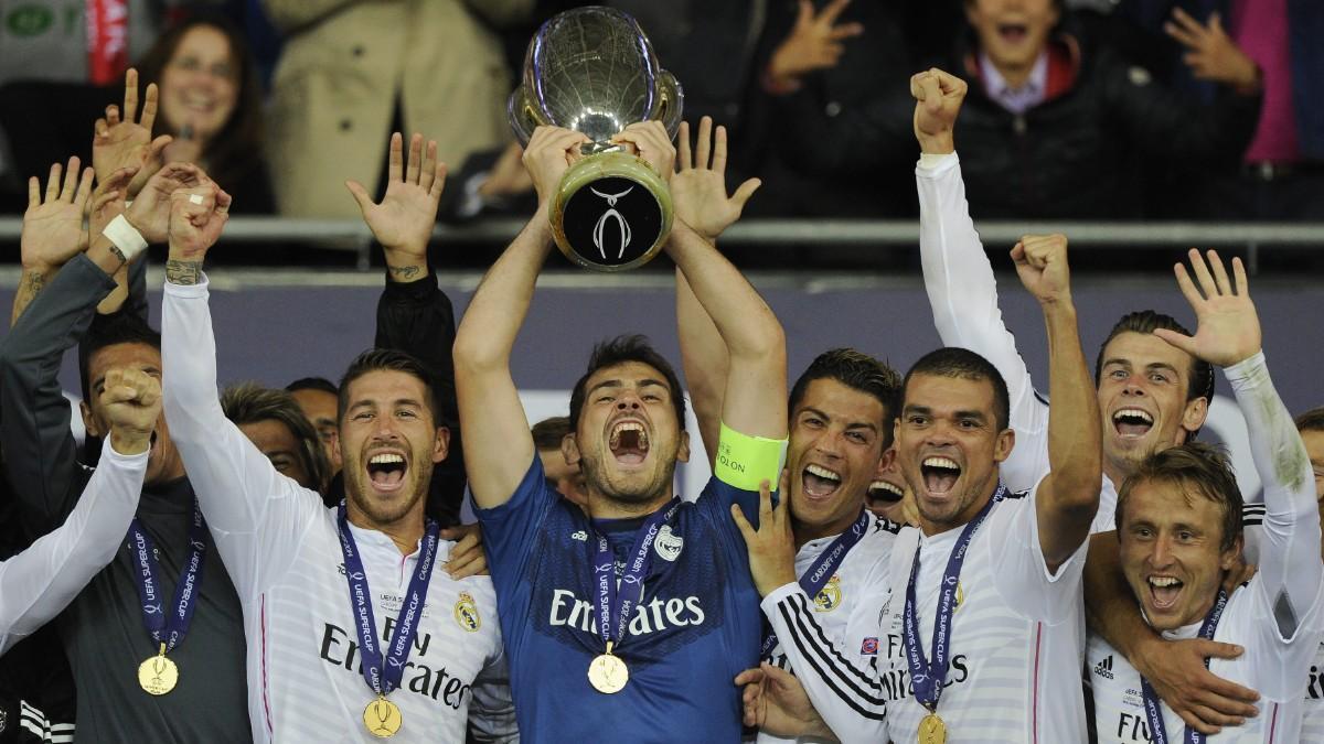 El Real Madrid celebra la Supercopa de Europa conseguida en 2014