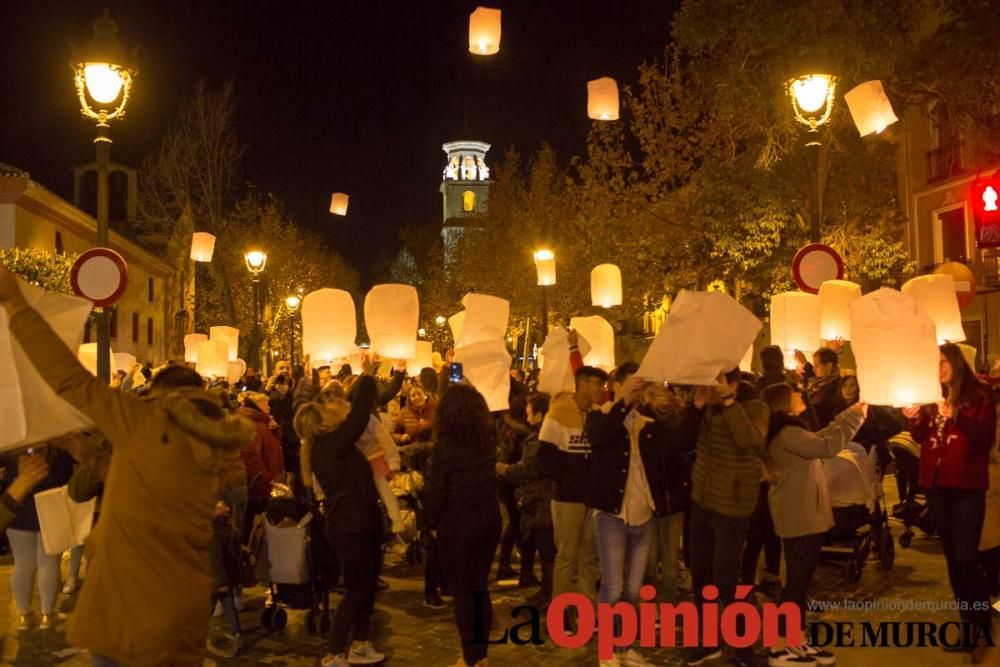 Farolillos solidarios y llegada de Papa Noel en Ca