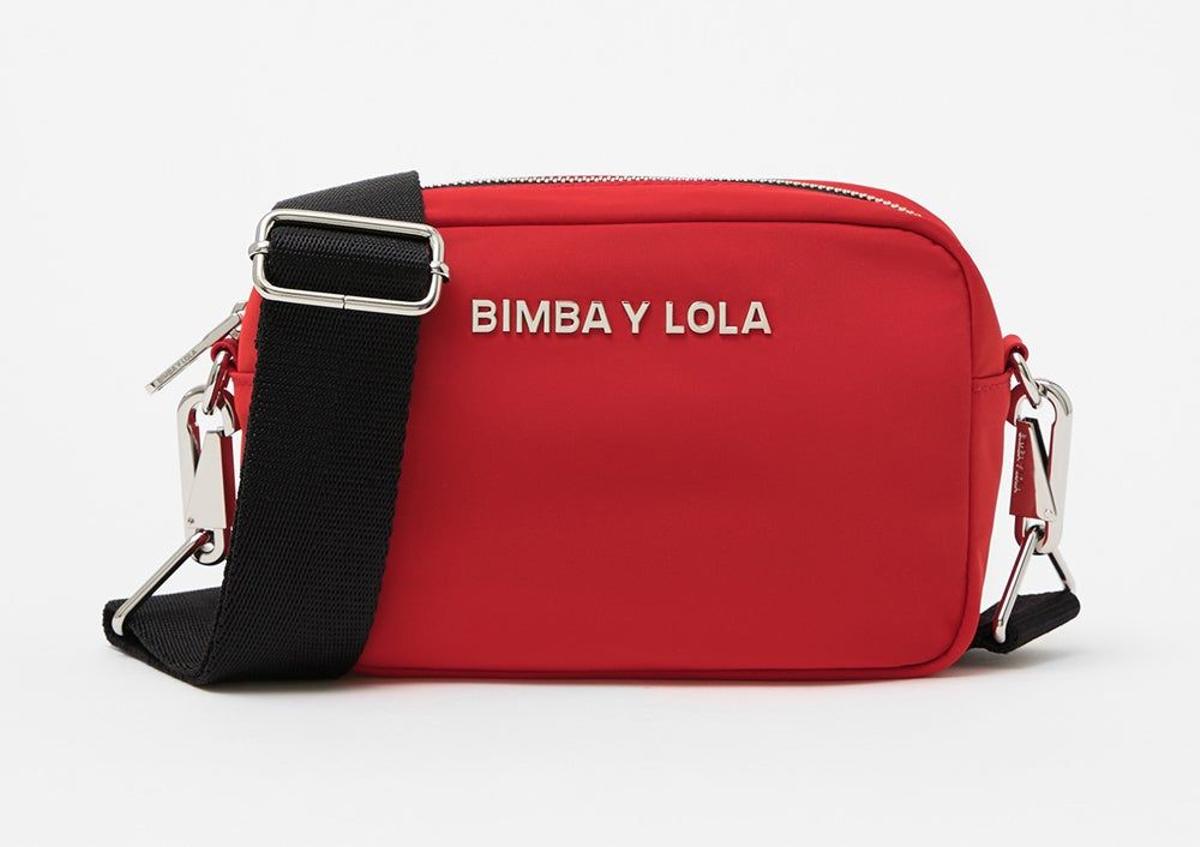 Bolso bandolera rojo (precio: 66 euros)