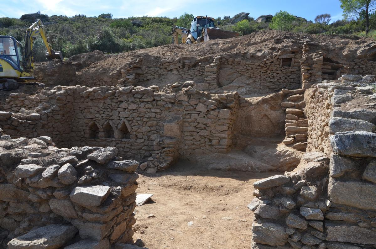 Afloren tres cases "espectaculars" al poblat de Santa Creu de Rodes