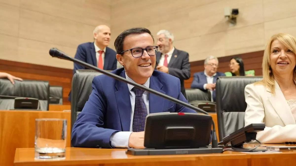 Gallardo seguirá en la Asamblea de Extremadura, con permiso del TSJEx