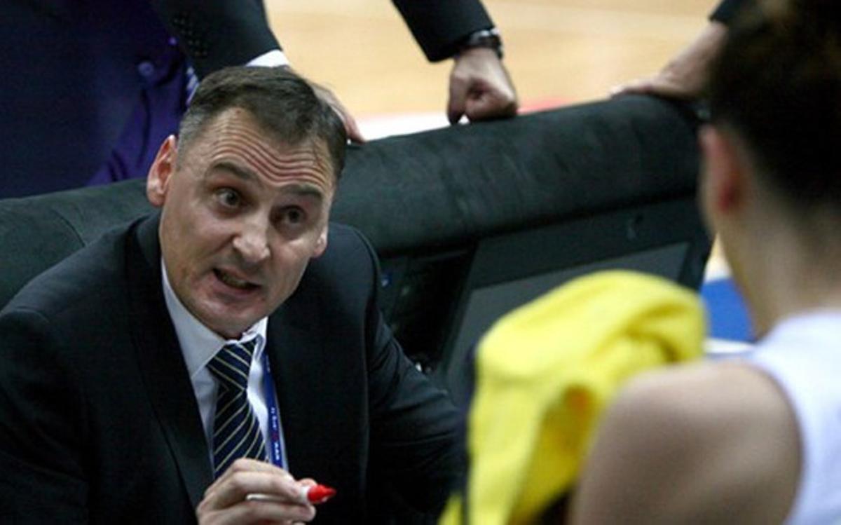 Iñíguez, entrenador del Perfumerias Avenida