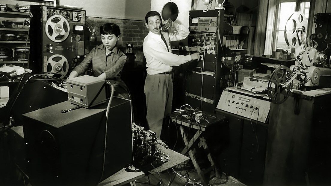 Bebe y Louis Barron, en su laboratorio de experimentación musical.