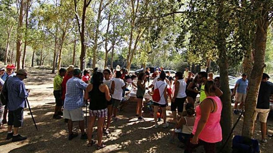 Santibáñez de Tera recupera la ruta por la ribera y la pone en el mapa nacional