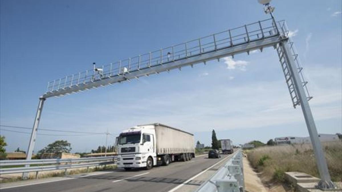 Control 8Radar situado en el tramo de la autopista que va desde Sant Carles de la Ràpita a Amposta.