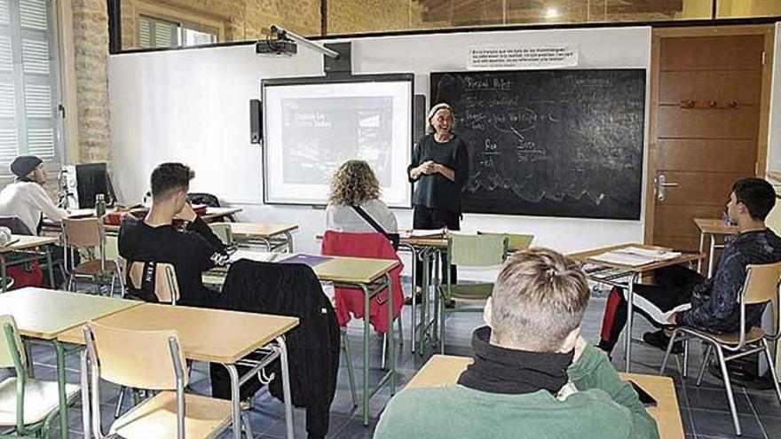 Un aula del centro de educaciÃ³n para adultos de Binissalem.