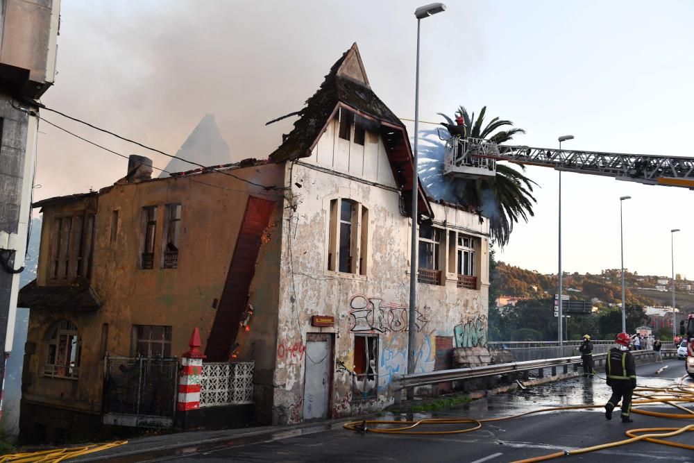 Arde la casa Carnicero en A Pasaxe