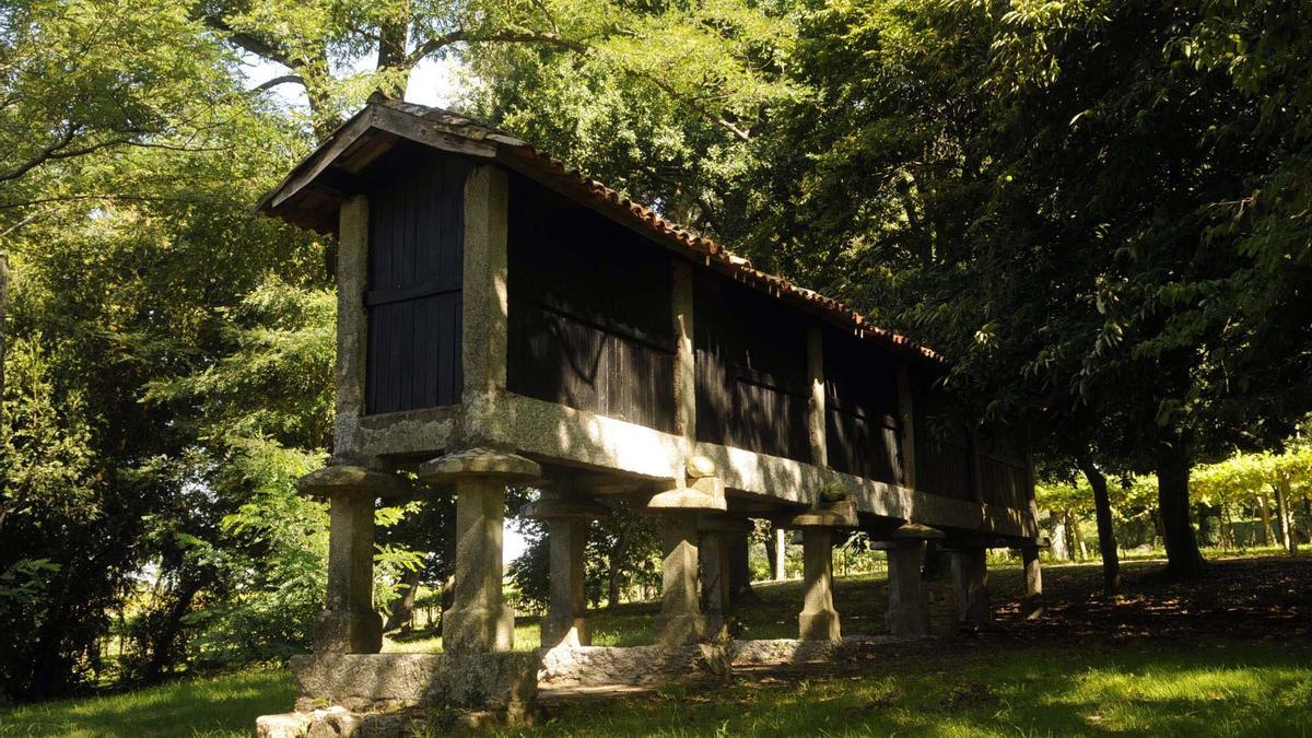 Hórreo localizado en la finca del Pazo de Rubianes