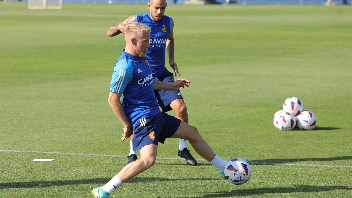 Lecoeuche, en un entrenamiento del Real Zaragoza en esta pretemporada junto a Manu Molina.