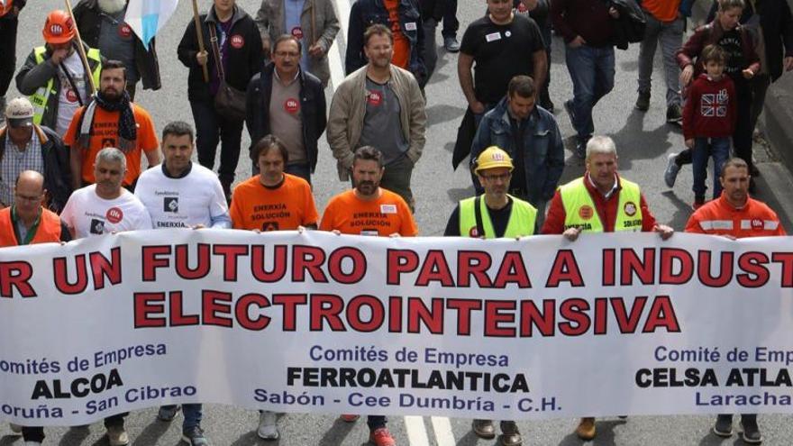 Manifestación de la industria electrointensiva gallega en Santiago.