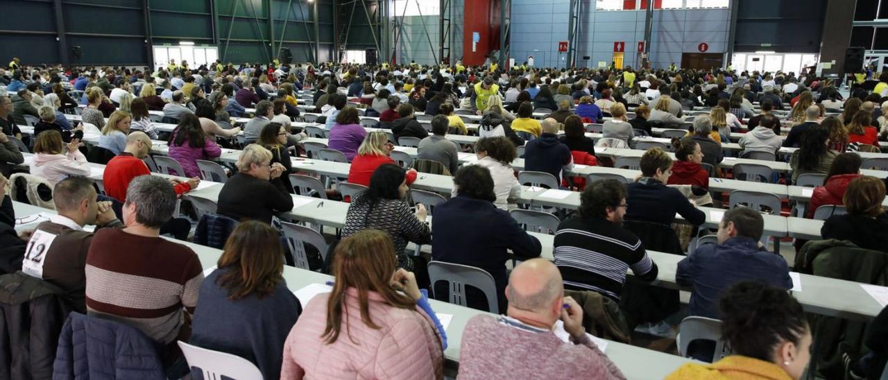 Prueba de oposición en el recinto ferial Luis Adaro, de Gijón, en marzo de 2019. | Juan Plaza