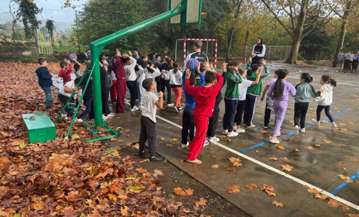 La visita dejó tiempo para varios juegos. |  FdV