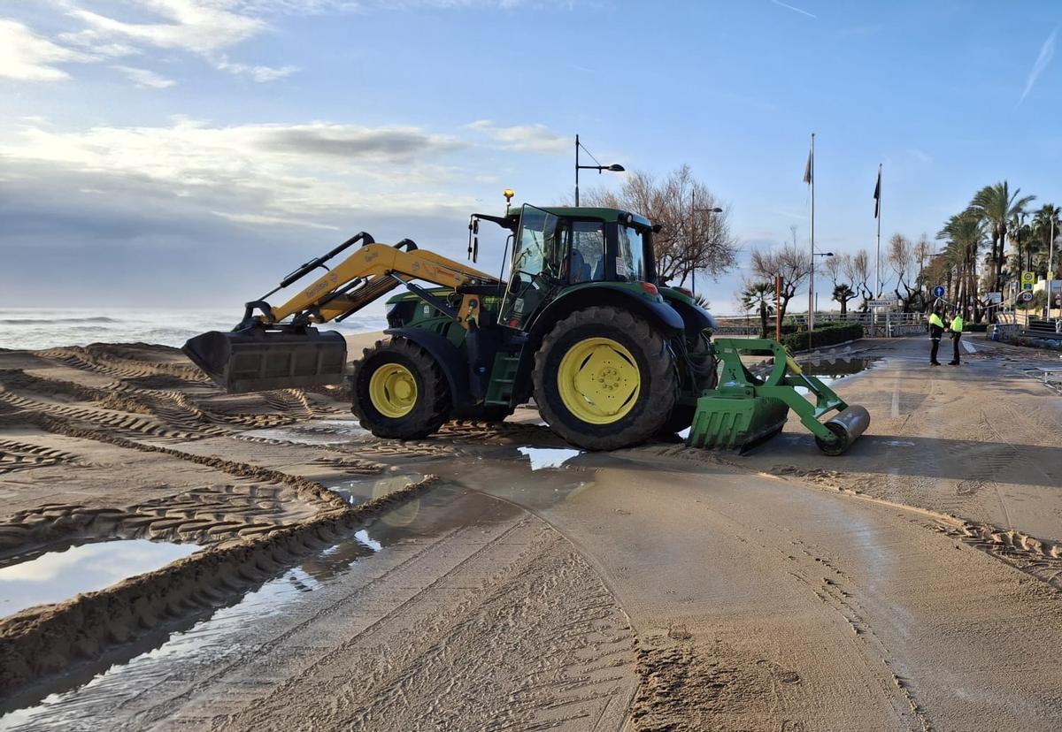Trabajos de limpieza en Benicarló.