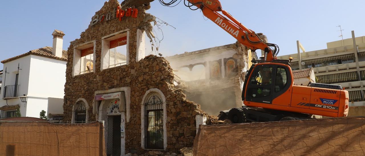 Demolición del edificio de Boutipan La Primera.