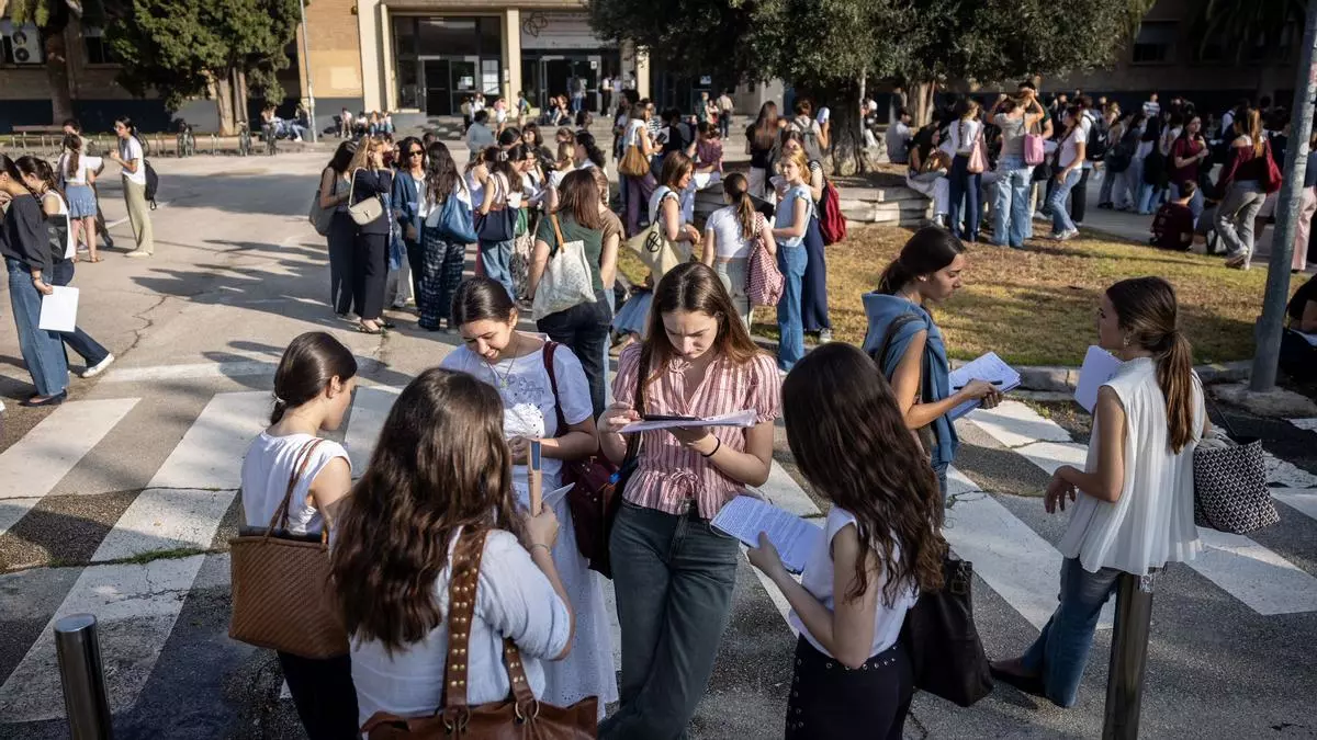 Primeras sensaciones de Selectividad ante el nuevo modelo: "Una vez he empezado a escribir se me han ido todos los nervios"
