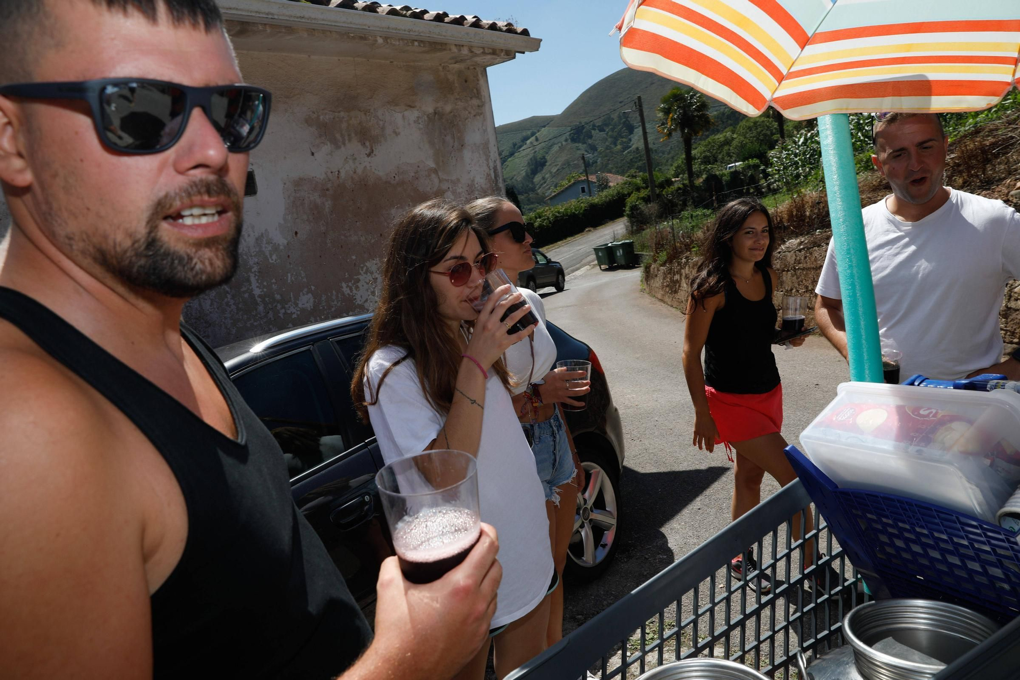 EN IMÁGENES: los vecinos de La Peral celebran "la fiesta de los viejos" con gran espectación