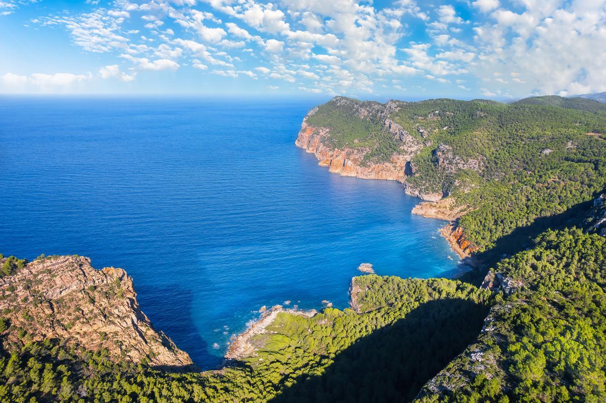 Landscape with Cala d'Albarca shore.