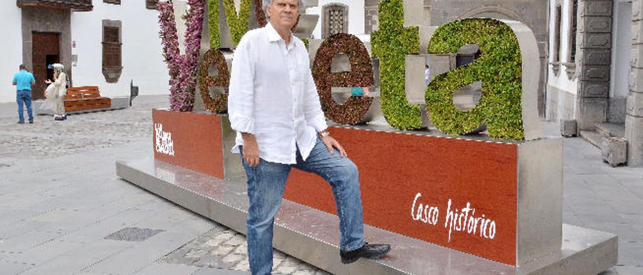 Humberto Guadalupe, ayer, en la plaza de San Agustín, donde se ubica el Palacio de Justicia.