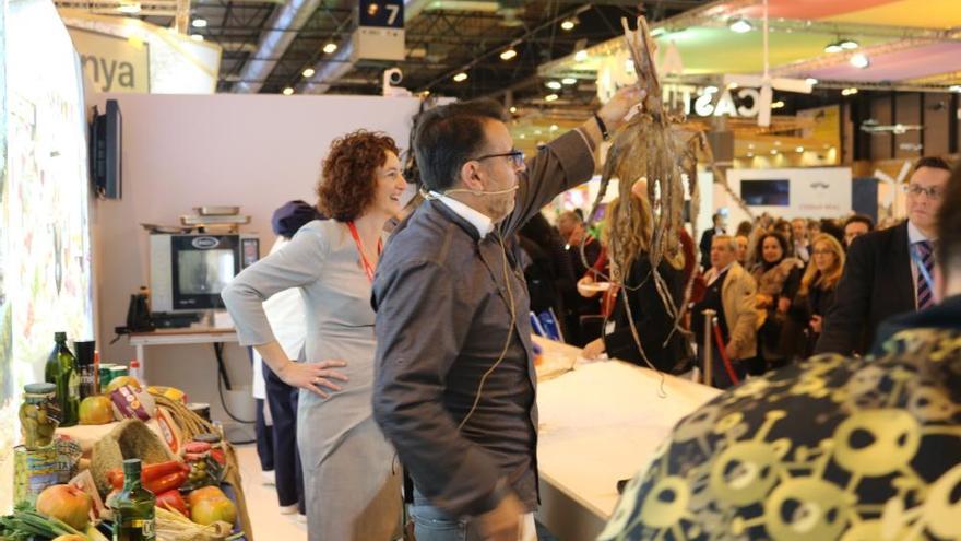 Torrevieja presenta su proyecto pionero de pescaturismo en Fitur