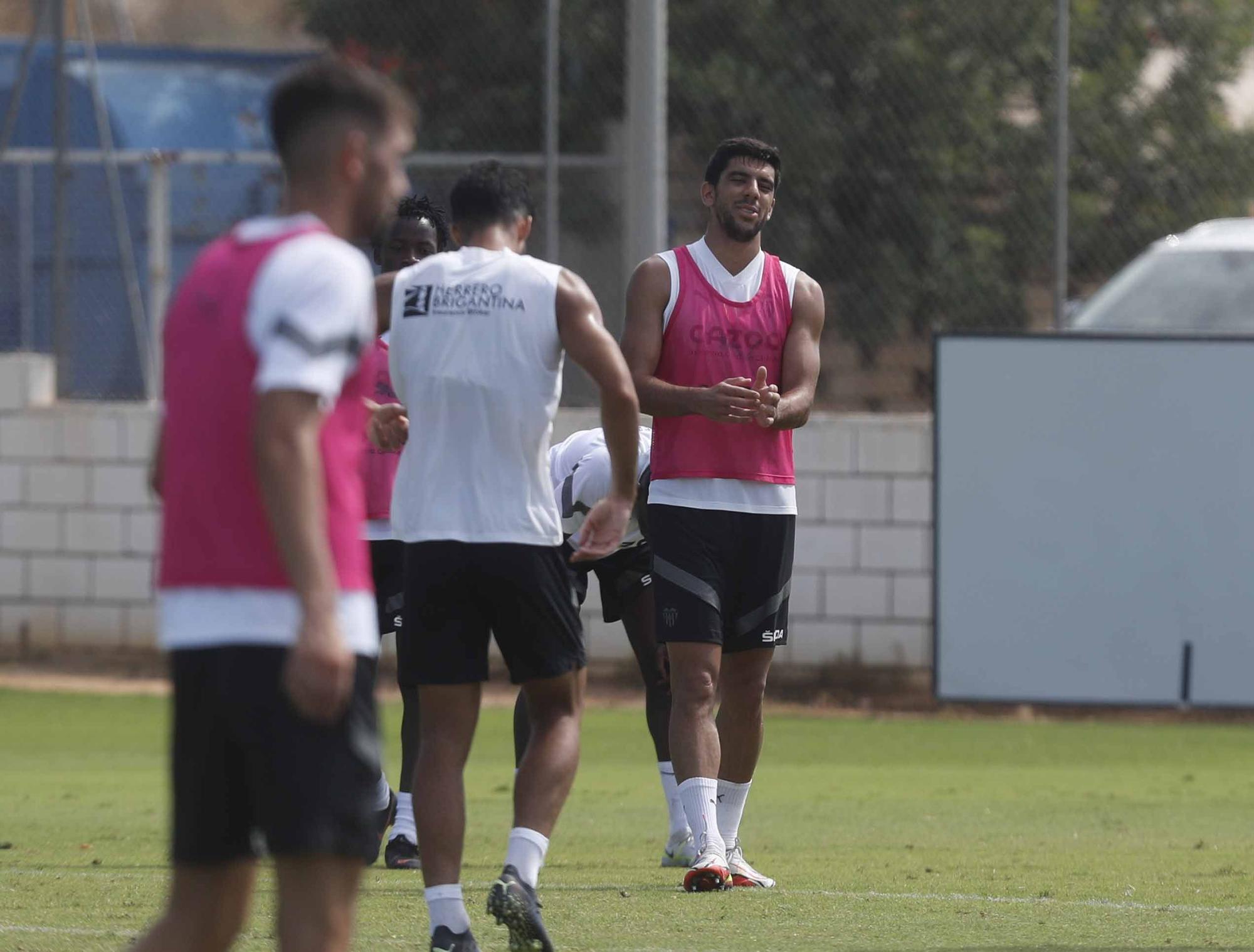 Entrenamiento del Valencia con Herrerín