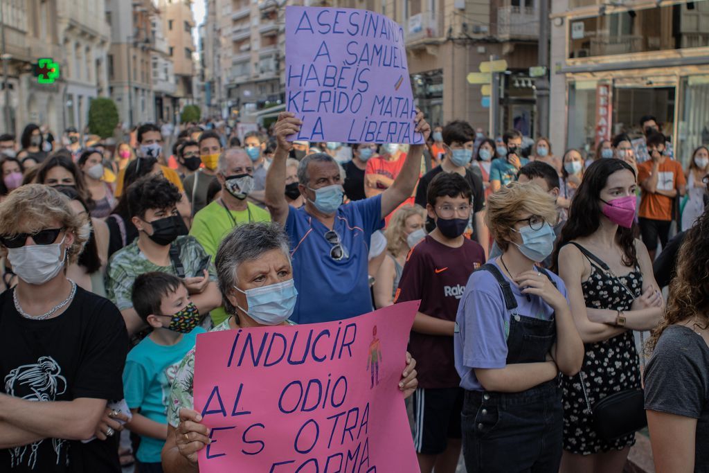 Concentración en Cartagena para pedir justicia por el asesinato homófobo cometido en Galicia