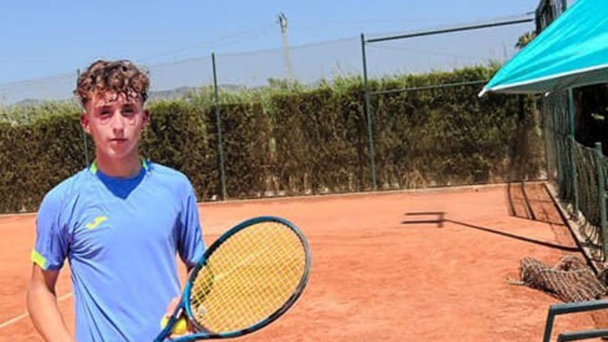 El tenista de Aielo Sergi Fita alcanza las semifinales del torneo internacional sub-16 de Villena