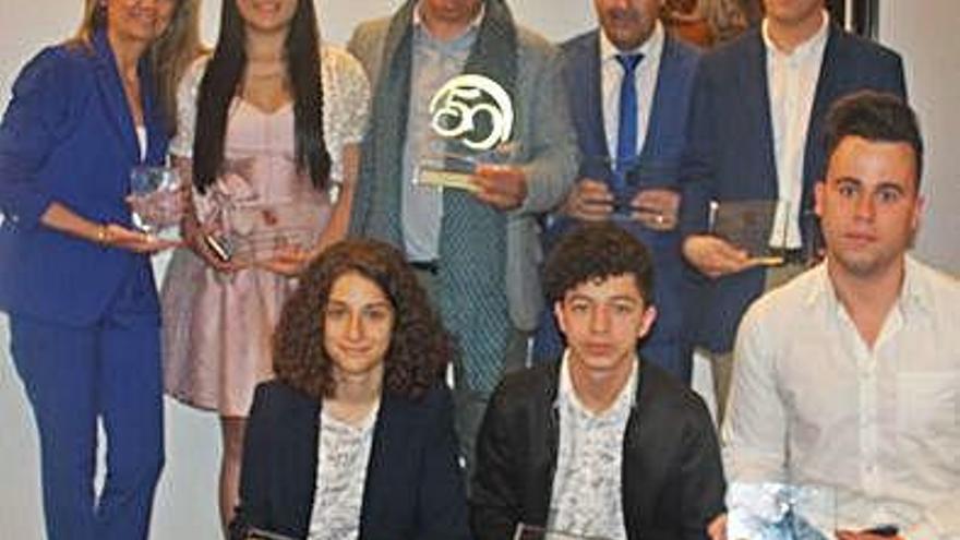 Los judokas zamoranos posan con sus premios.