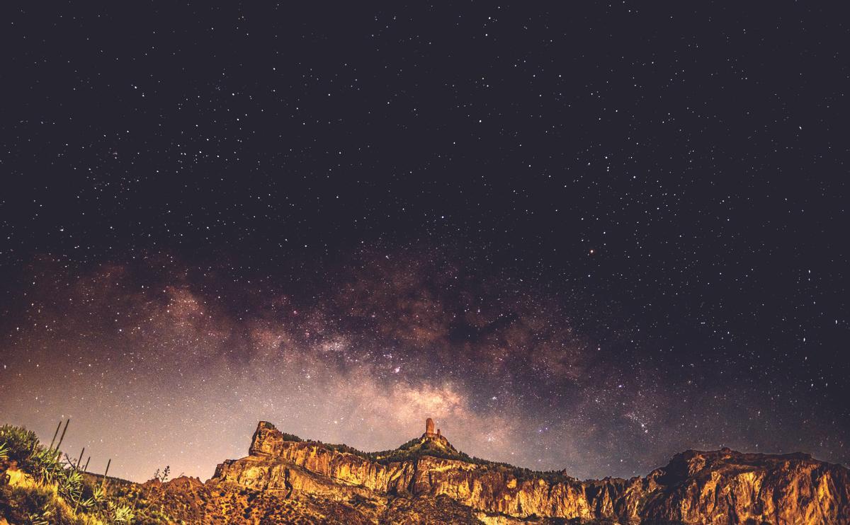 La bóveda celeste de Gran Canaria desde el Roque Nublo