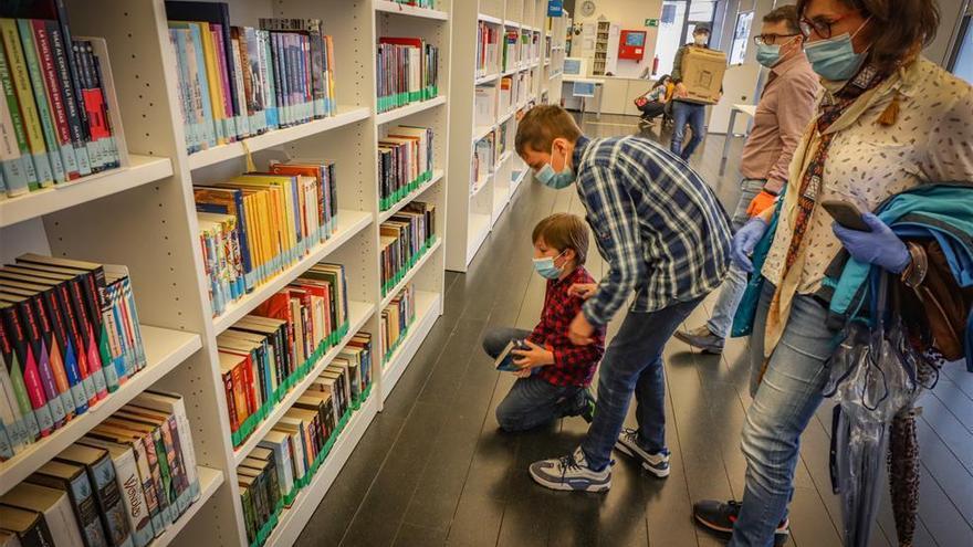 La biblioteca Santa Ana de Badajoz recibe sus primeros pedidos de libros