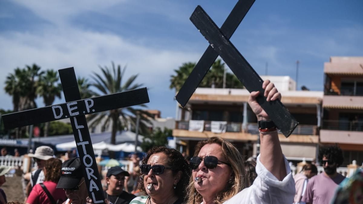 Manifestación contra las jaulas marinas en Salinetas