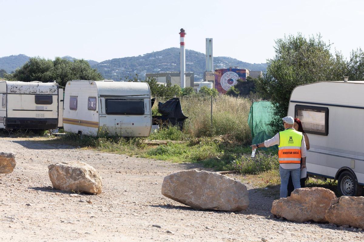 Todas las imágenes del desalojo del asentamiento más grande de Ibiza: sa Joveria